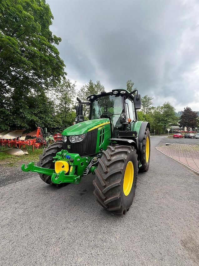 John Deere 6120M