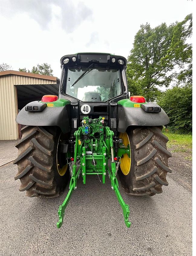 John Deere 6120M