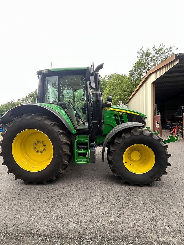 John Deere 6120M