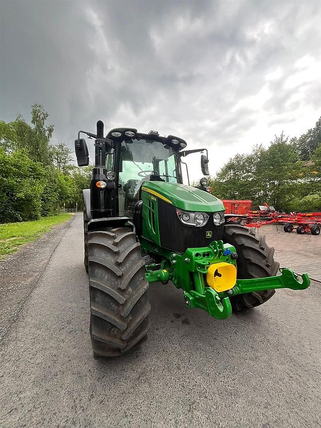 John Deere 6120M