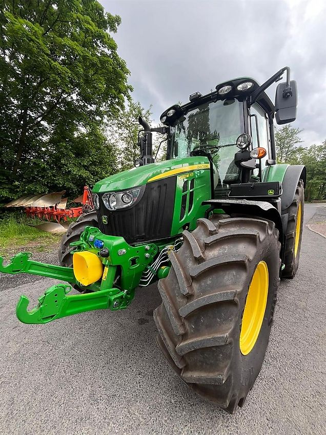 John Deere 6120M