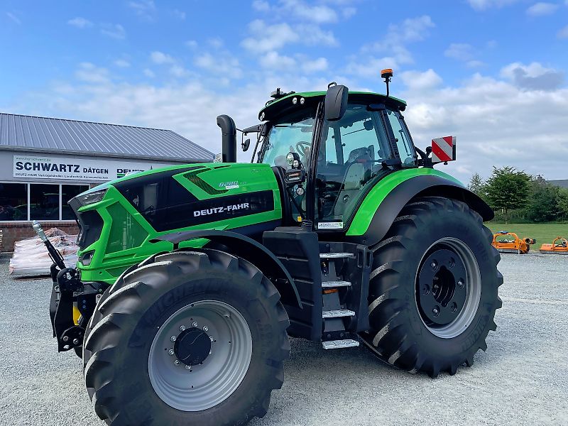 Deutz-Fahr stellt neuen Traktor 8280 TTV vor 