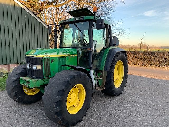 John Deere 6210