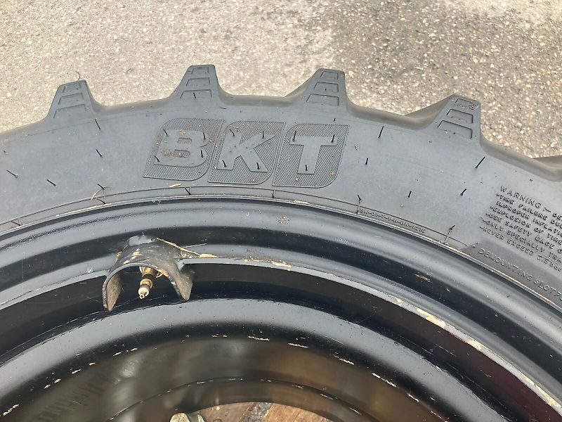 BKT Agrimax RT 955 - 230/95R32 (9,5 R32)