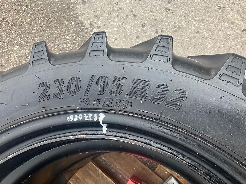 BKT Agrimax RT 955 - 230/95R32 (9,5 R32)