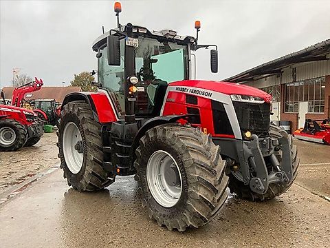 Massey Ferguson 8S Traktor gebraucht, mit 245 PS und einem Lastschaltgetriebe. Finden Sie jetzt noch mehr Massey Ferguson Traktoren auf traktorpool.de.