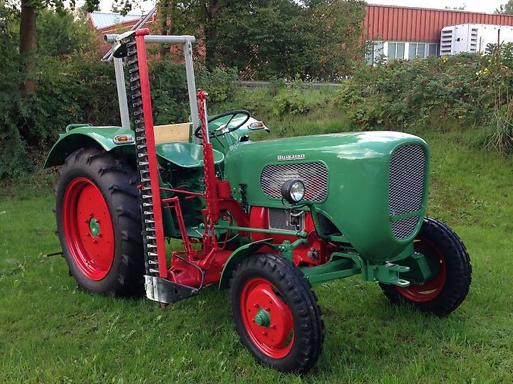 Ein gut gepflegter gebrauchter Güldner Traktor, der zur Baureihe Burgund gehört. Der Schlepper wurde nur vier Jahre lang produziert (1959-1962).