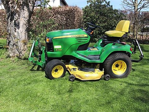 John Deere Rasentraktor gebraucht, Baujahr 2006 mit einer Schnittbreite von 1,37m.