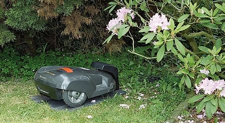 Der Husqvarna Automower ist ein zuverlässiger und leiser Helfer bei der Gartenarbeit.